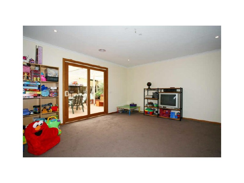 1 Flax Court, Cranbourne VIC 3977