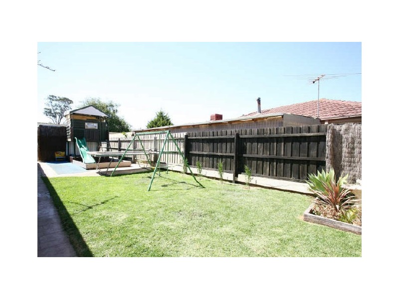 1 Flax Court, Cranbourne VIC 3977