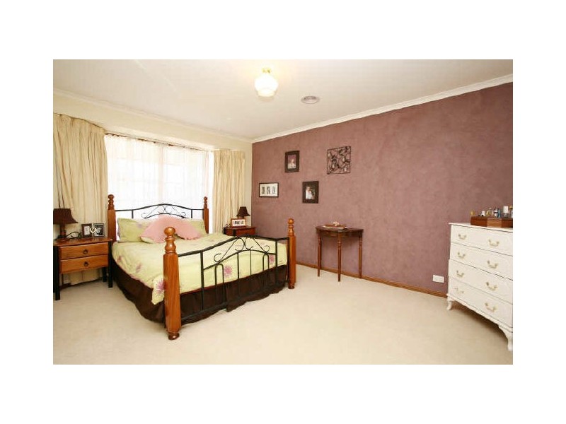 1 Flax Court, Cranbourne VIC 3977