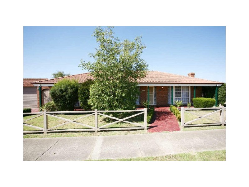 1 Flax Court, Cranbourne VIC 3977