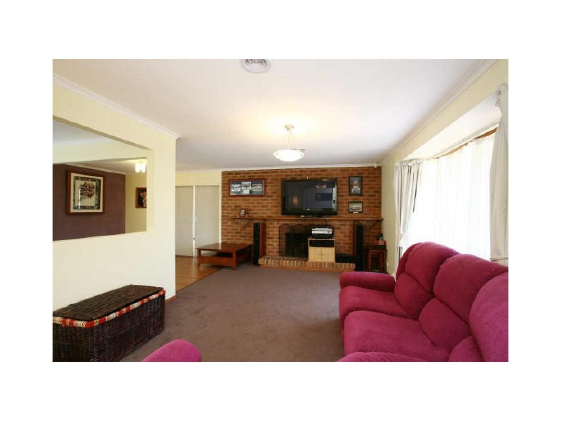 1 Flax Court, Cranbourne VIC 3977
