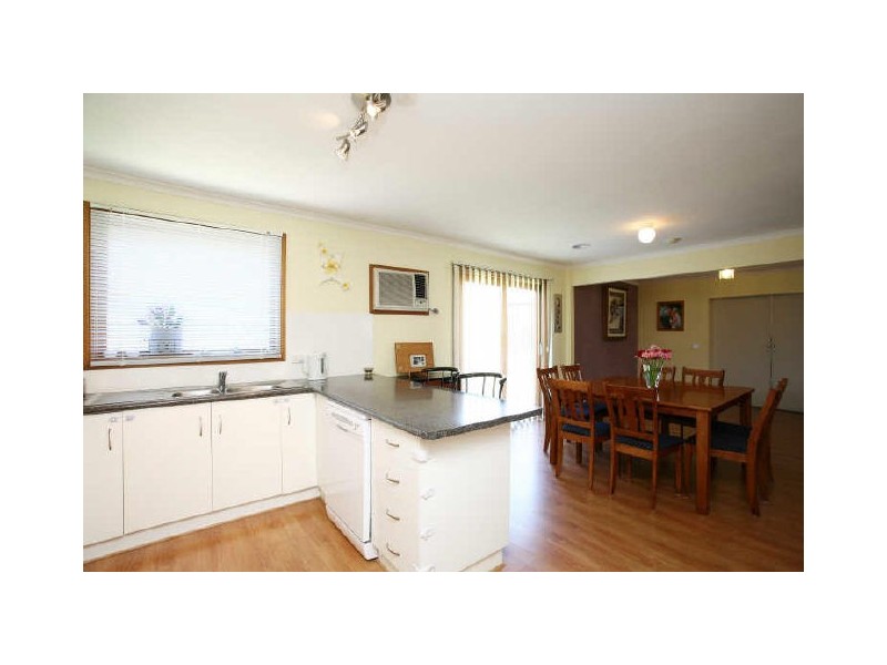 1 Flax Court, Cranbourne VIC 3977