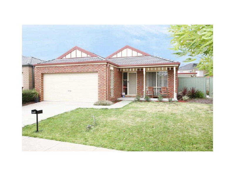 10 Horsham Drive, Cranbourne East VIC 3977
