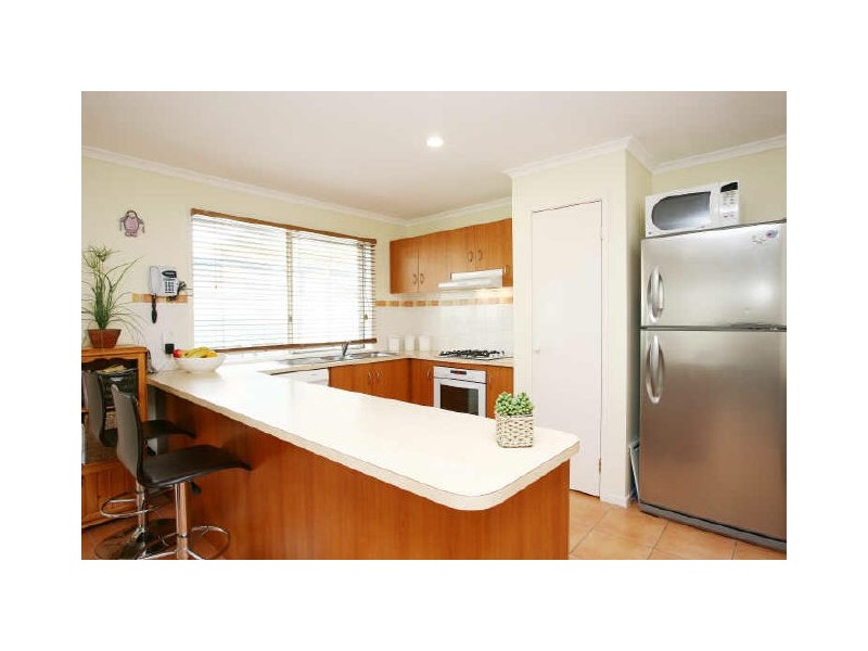 10 Horsham Drive, Cranbourne East VIC 3977
