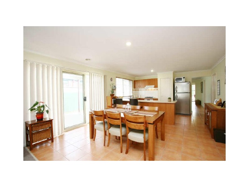 10 Horsham Drive, Cranbourne East VIC 3977