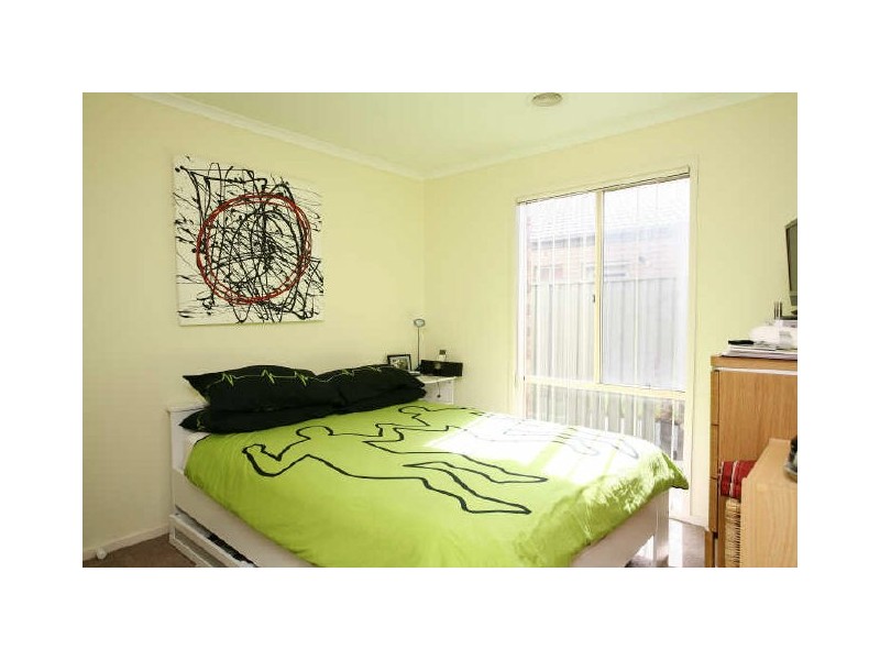 10 Horsham Drive, Cranbourne East VIC 3977