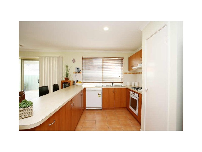 10 Horsham Drive, Cranbourne East VIC 3977