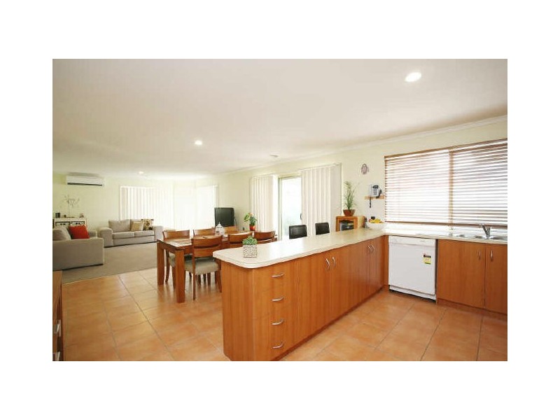 10 Horsham Drive, Cranbourne East VIC 3977