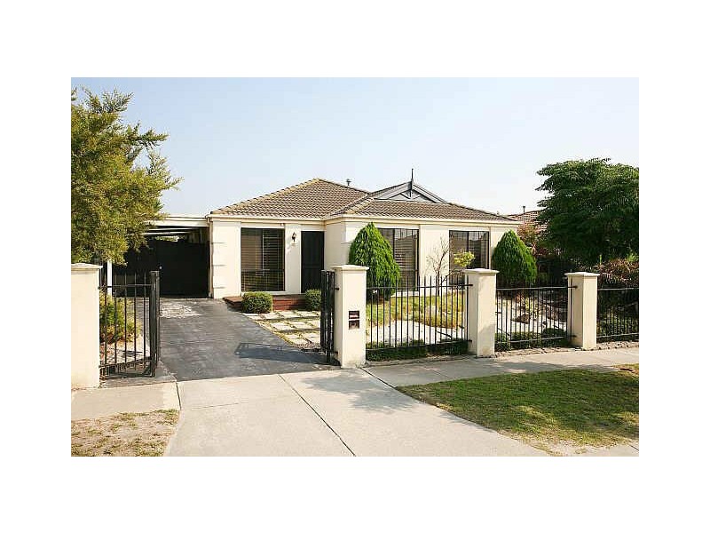 54 Broome Crescent, Cranbourne North VIC 3977