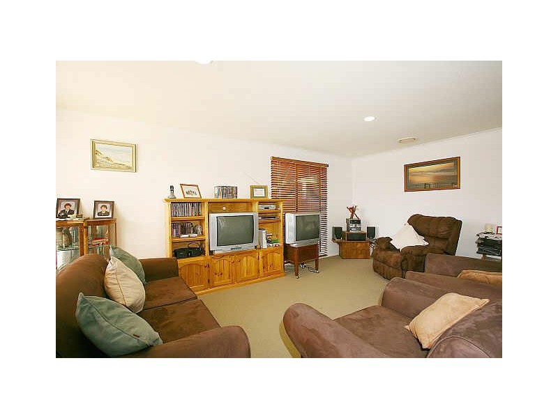 54 Broome Crescent, Cranbourne North VIC 3977