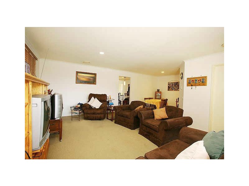 54 Broome Crescent, Cranbourne North VIC 3977