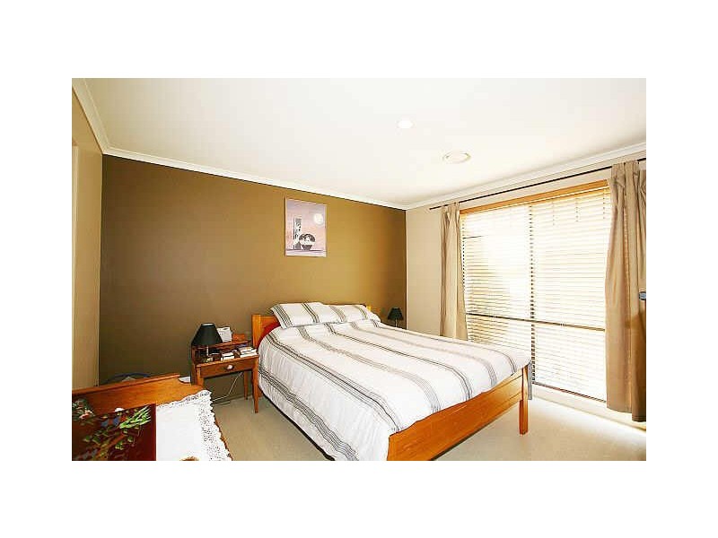 54 Broome Crescent, Cranbourne North VIC 3977