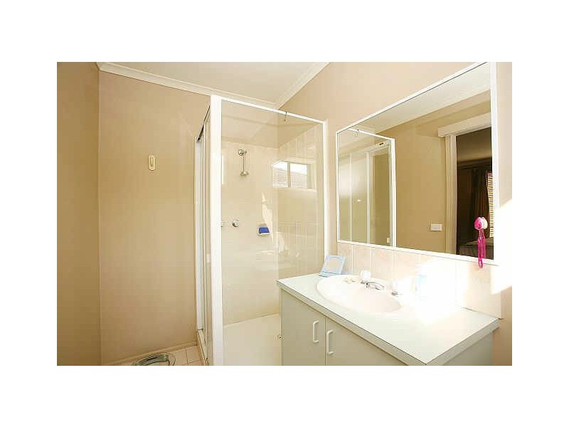 54 Broome Crescent, Cranbourne North VIC 3977