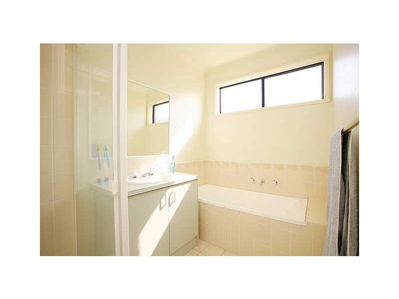 54 Broome Crescent, Cranbourne North VIC 3977