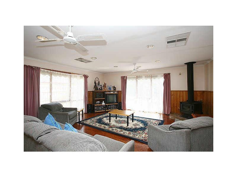 17 Ruffy Drive, Cranbourne VIC 3977