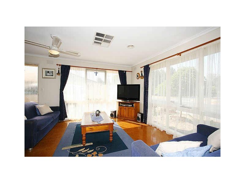 17 Ruffy Drive, Cranbourne VIC 3977