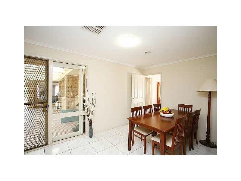 17 Ruffy Drive, Cranbourne VIC 3977