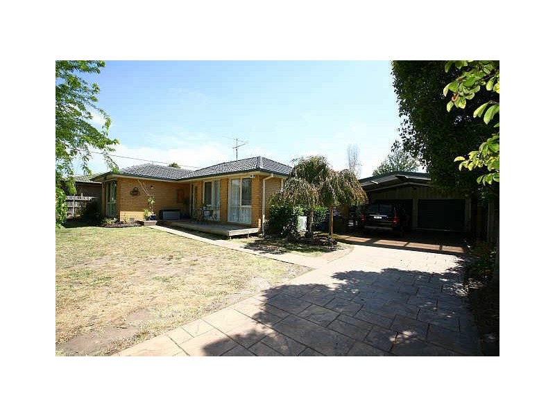 13 Ainsleigh Court, Cranbourne VIC 3977