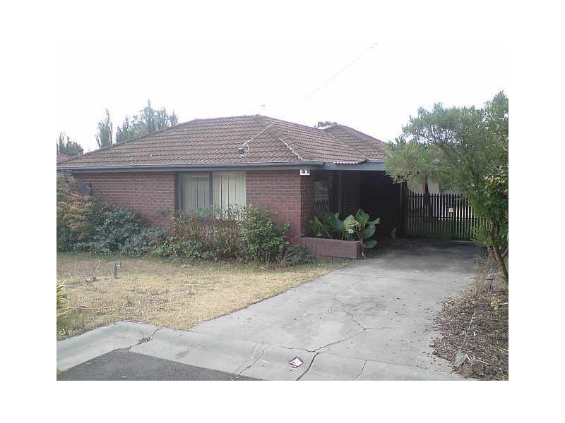 27 Lamont Crescent, Cranbourne VIC 3977