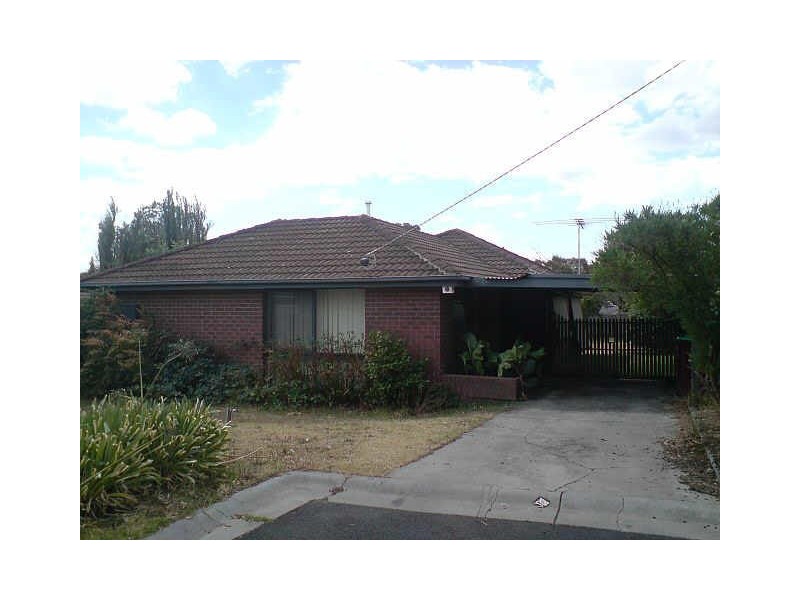 27 Lamont Crescent, Cranbourne VIC 3977