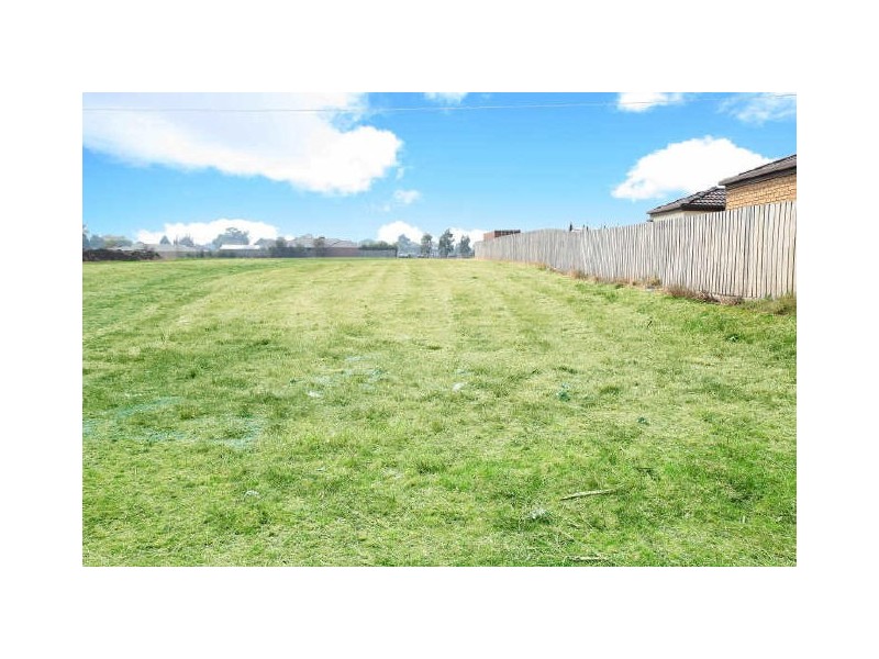 74 Scarborough Avenue, Cranbourne VIC 3977