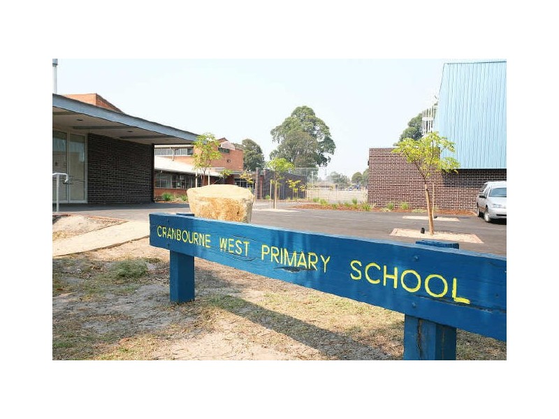 74 Scarborough Avenue, Cranbourne VIC 3977