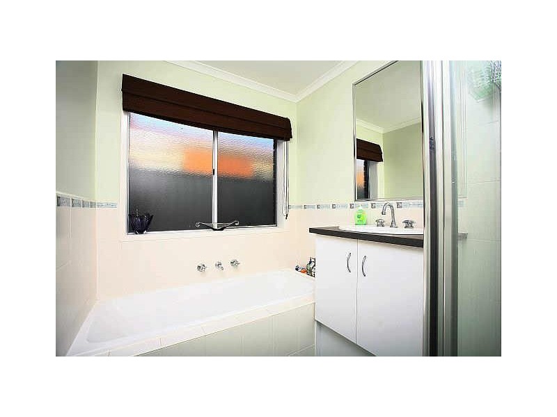 29 Gatehouse Parade, Cranbourne VIC 3977