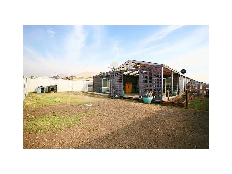 29 Gatehouse Parade, Cranbourne VIC 3977