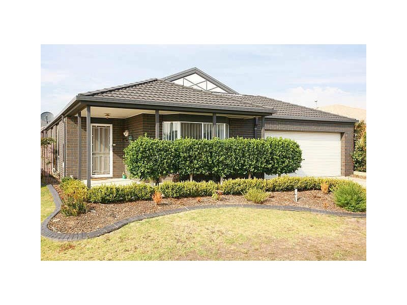 29 Gatehouse Parade, Cranbourne VIC 3977