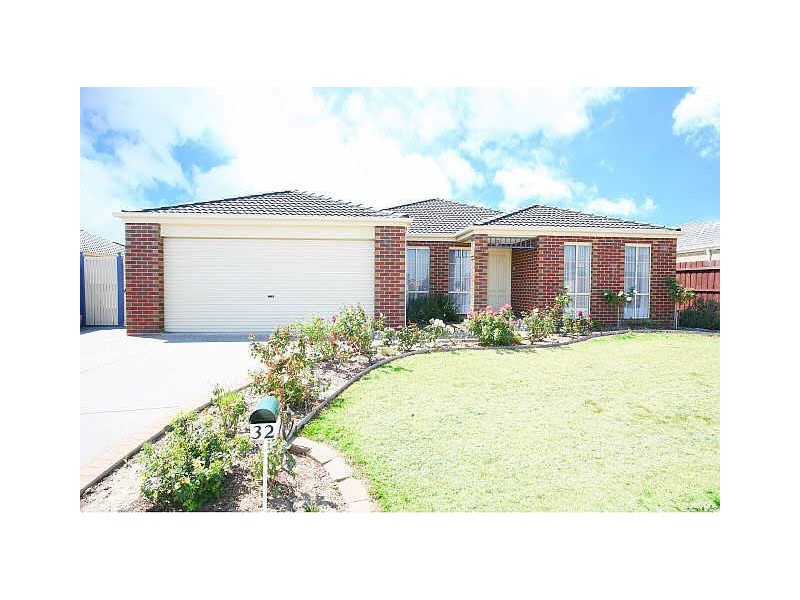 32 Brookland Greens Boulevard, Cranbourne VIC 3977