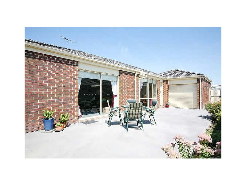 32 Brookland Greens Boulevard, Cranbourne VIC 3977