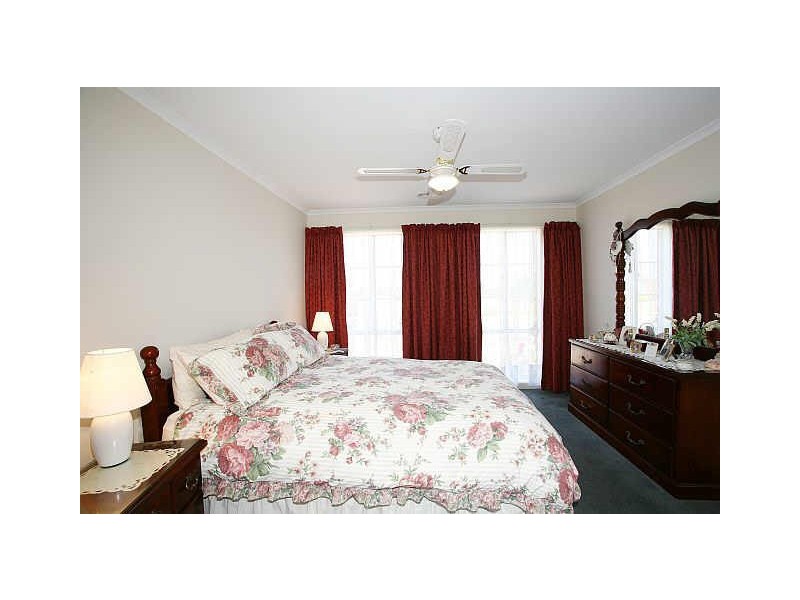 32 Brookland Greens Boulevard, Cranbourne VIC 3977