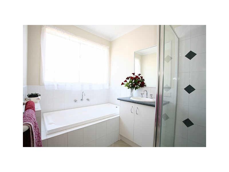 32 Brookland Greens Boulevard, Cranbourne VIC 3977