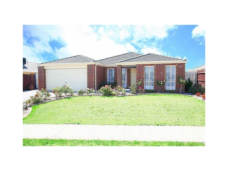 32 Brookland Greens Boulevard, Cranbourne VIC 3977
