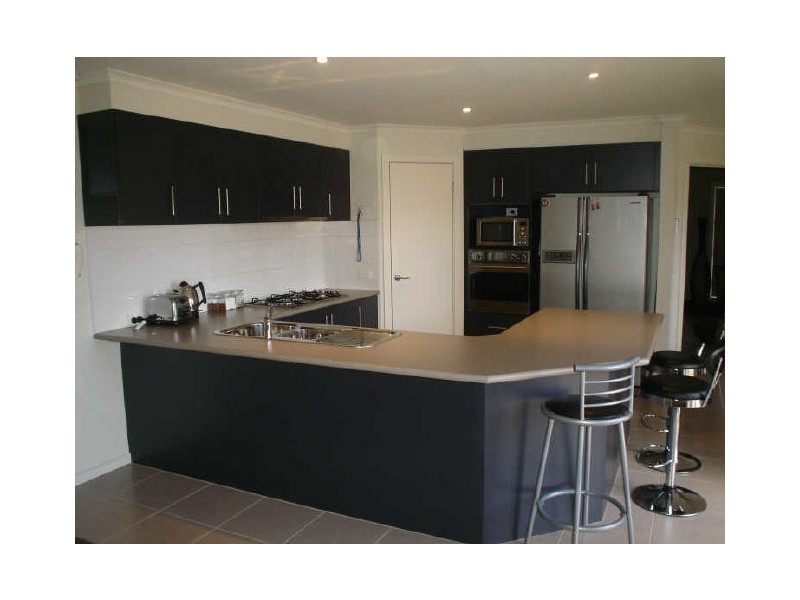 27 Honey Myrtle Way, Cranbourne VIC 3977
