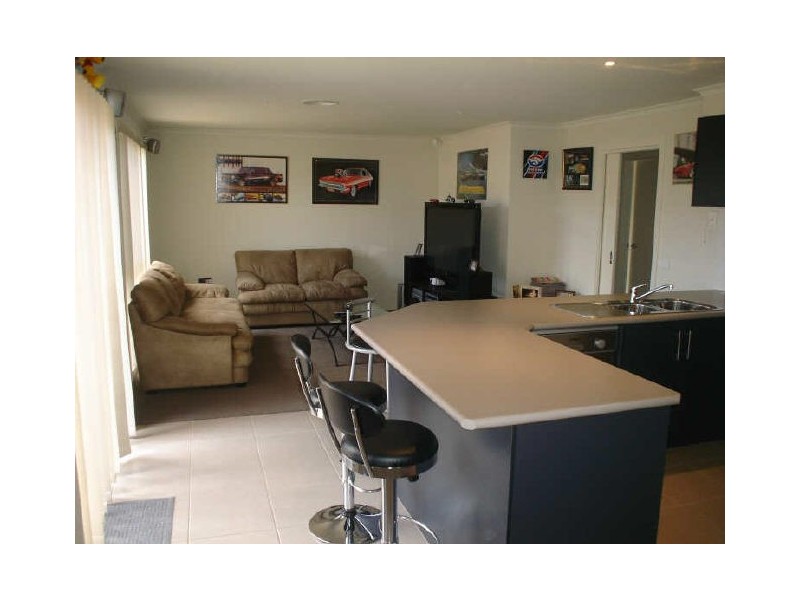 27 Honey Myrtle Way, Cranbourne VIC 3977