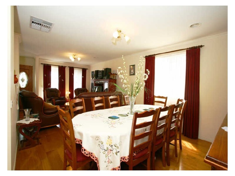 32 Banyalla Drive, Cranbourne VIC 3977