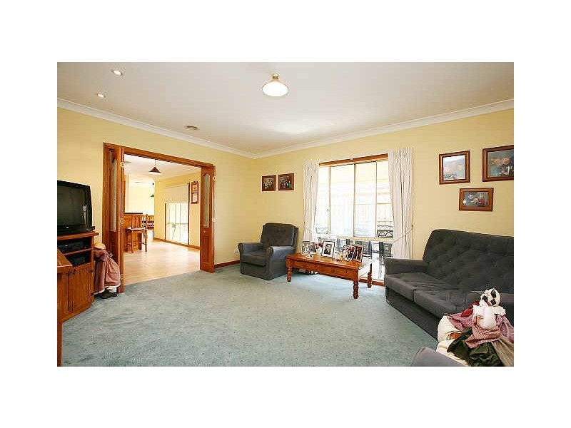 4 Saunton Drive, Cranbourne VIC 3977