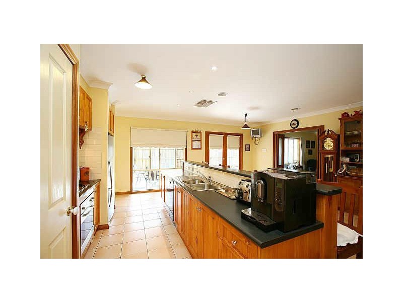 4 Saunton Drive, Cranbourne VIC 3977