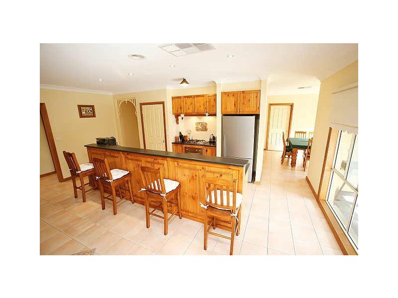 4 Saunton Drive, Cranbourne VIC 3977