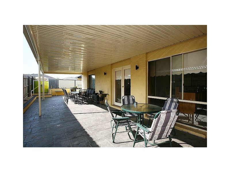 4 Saunton Drive, Cranbourne VIC 3977