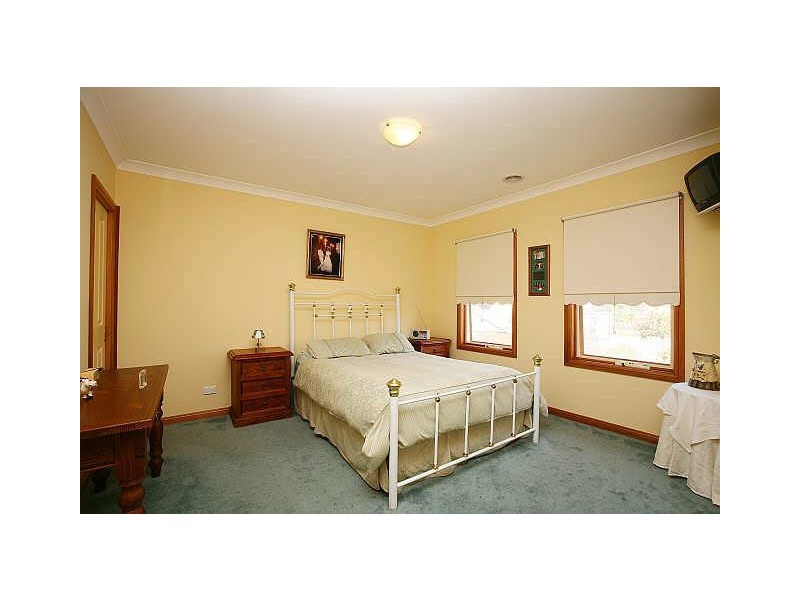 4 Saunton Drive, Cranbourne VIC 3977