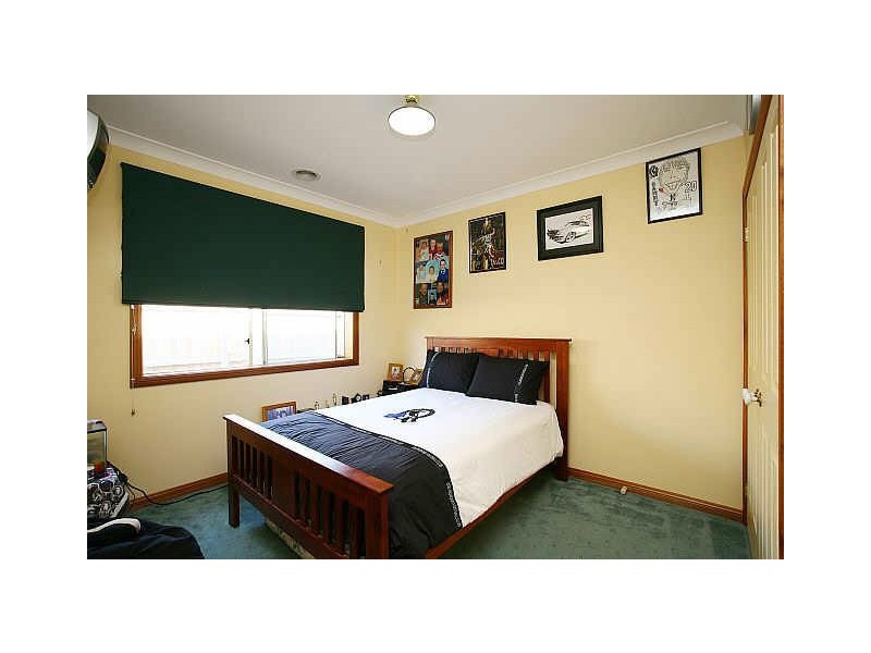 4 Saunton Drive, Cranbourne VIC 3977