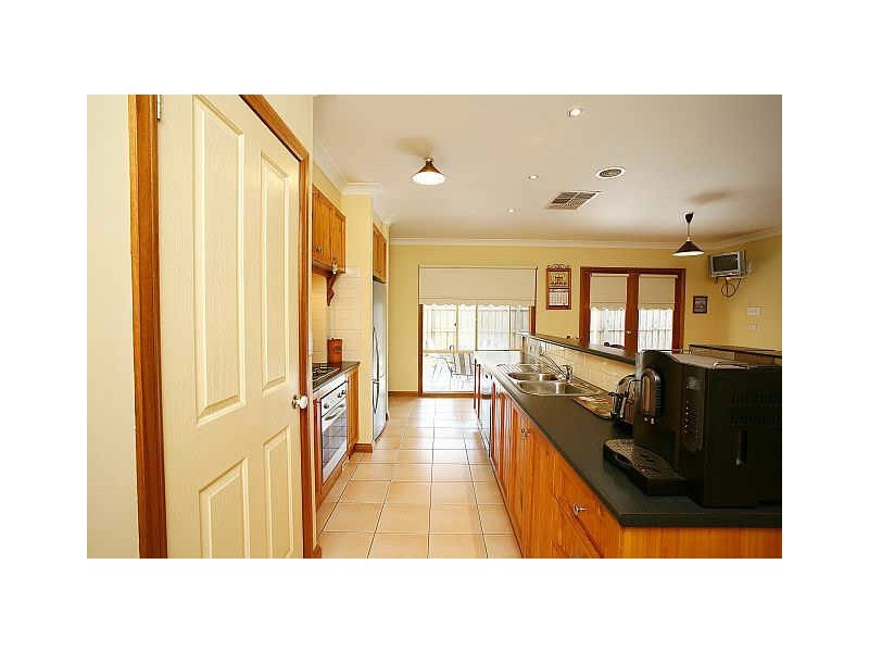 4 Saunton Drive, Cranbourne VIC 3977