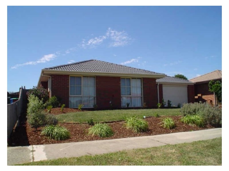 6 Lansell Drive, Cranbourne VIC 3977