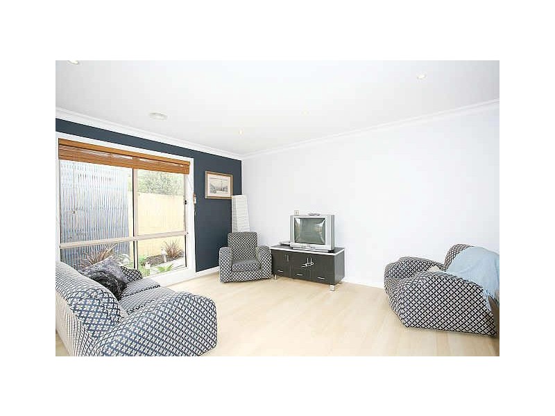 16 Bundoran Avenue, Cranbourne VIC 3977