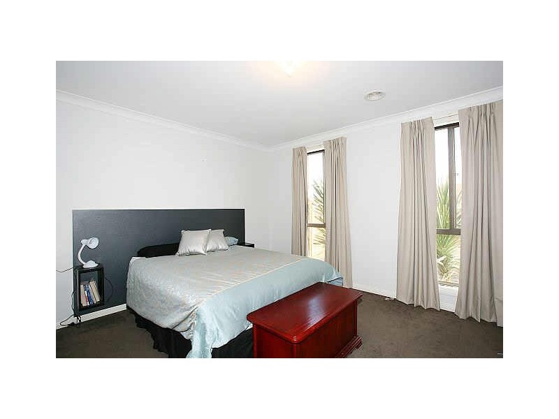 16 Bundoran Avenue, Cranbourne VIC 3977