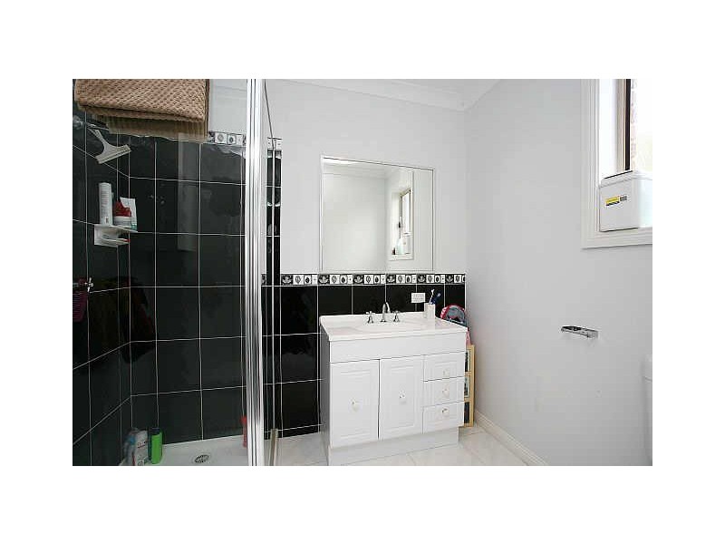 16 Bundoran Avenue, Cranbourne VIC 3977