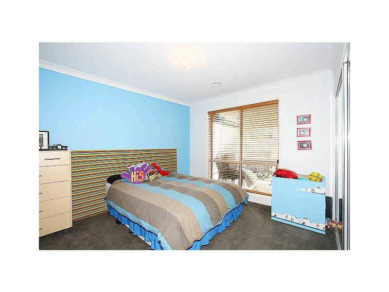 16 Bundoran Avenue, Cranbourne VIC 3977