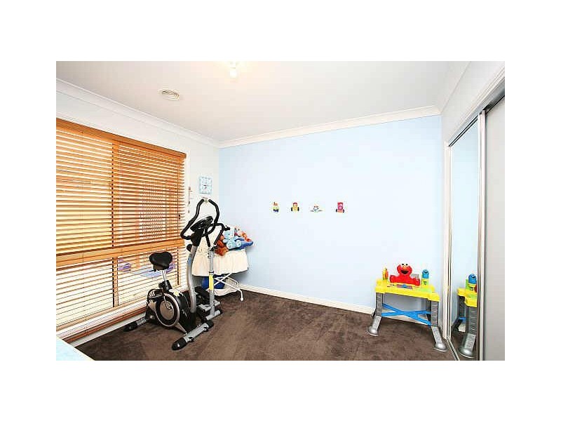 16 Bundoran Avenue, Cranbourne VIC 3977